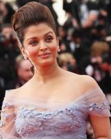 Aishwarya updo hair looking sexy.JPG