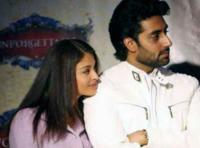 Indian celebrity pictures of Aishwarya and husband romanticly sitting together.JPG