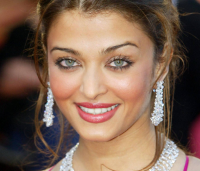 Aishwarya Rai with simple updo hairstyle photo.PNG